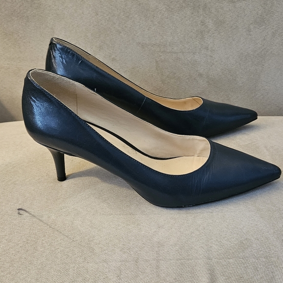 Nine West navy pumps - Picture 2 of 3